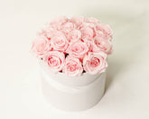 Preserved pink roses in hatbox 
